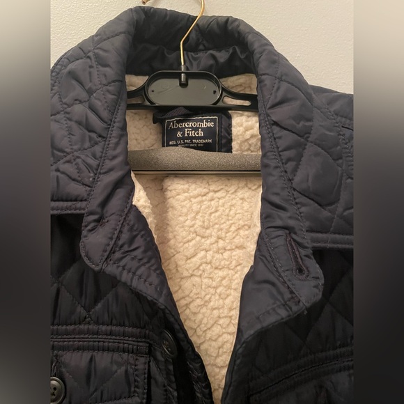 Men’s Abercrombie and Fitch quilted jacket-men’s size extra small - Picture 5 of 6